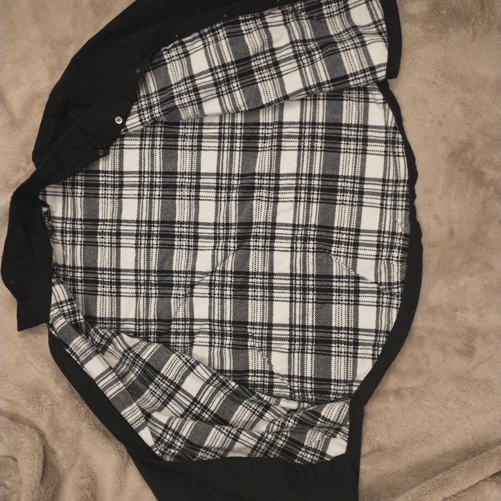 Button up. - Picture 3 of 3